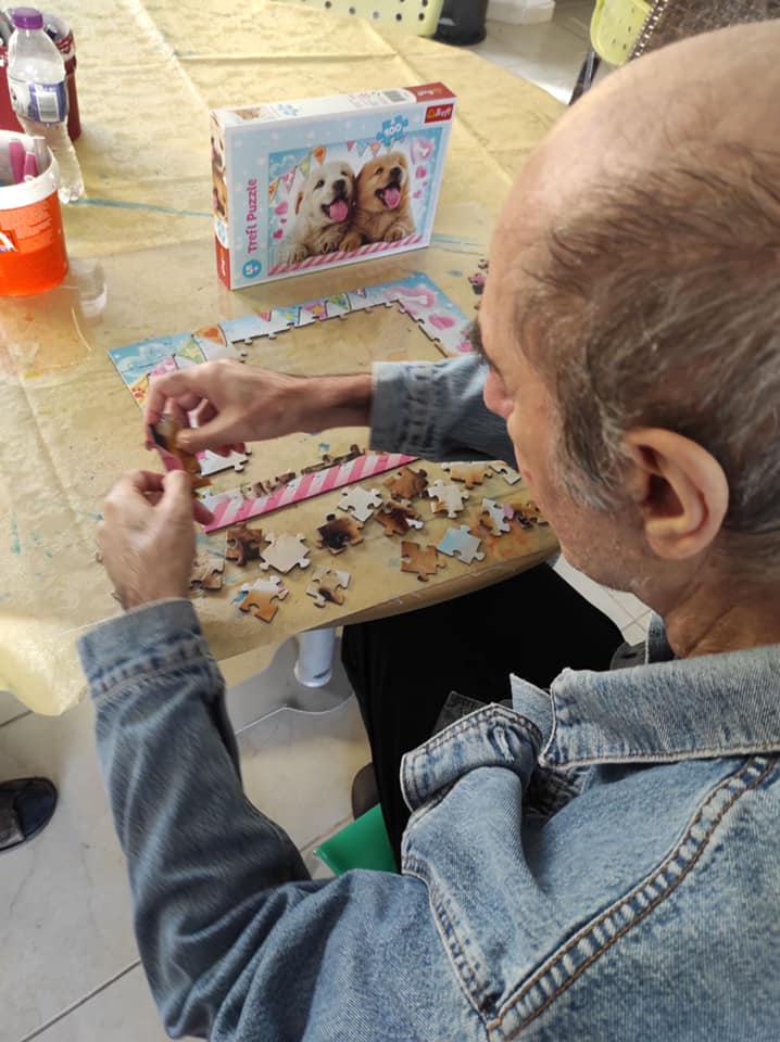 &pi;&alpha;&iota;&chi;&nu;&iota;&delta;&iota;&alpha; 6